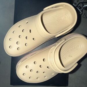 Crocs Classic platform Clog in Beige women 8